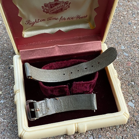 NOS 1944 Imperial Swiss Watch - Picture 15 of 17